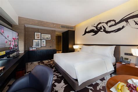 NOBU HOTEL at CITY OF DREAMS MANILA: Room Tour, .